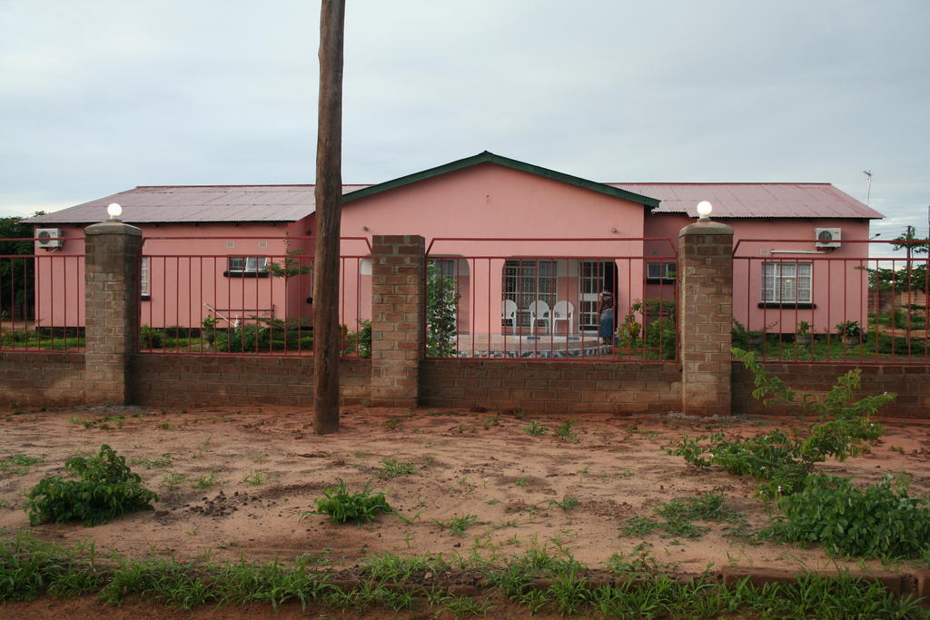 Kwesu Guest Lodge Livingstone Exterior photo